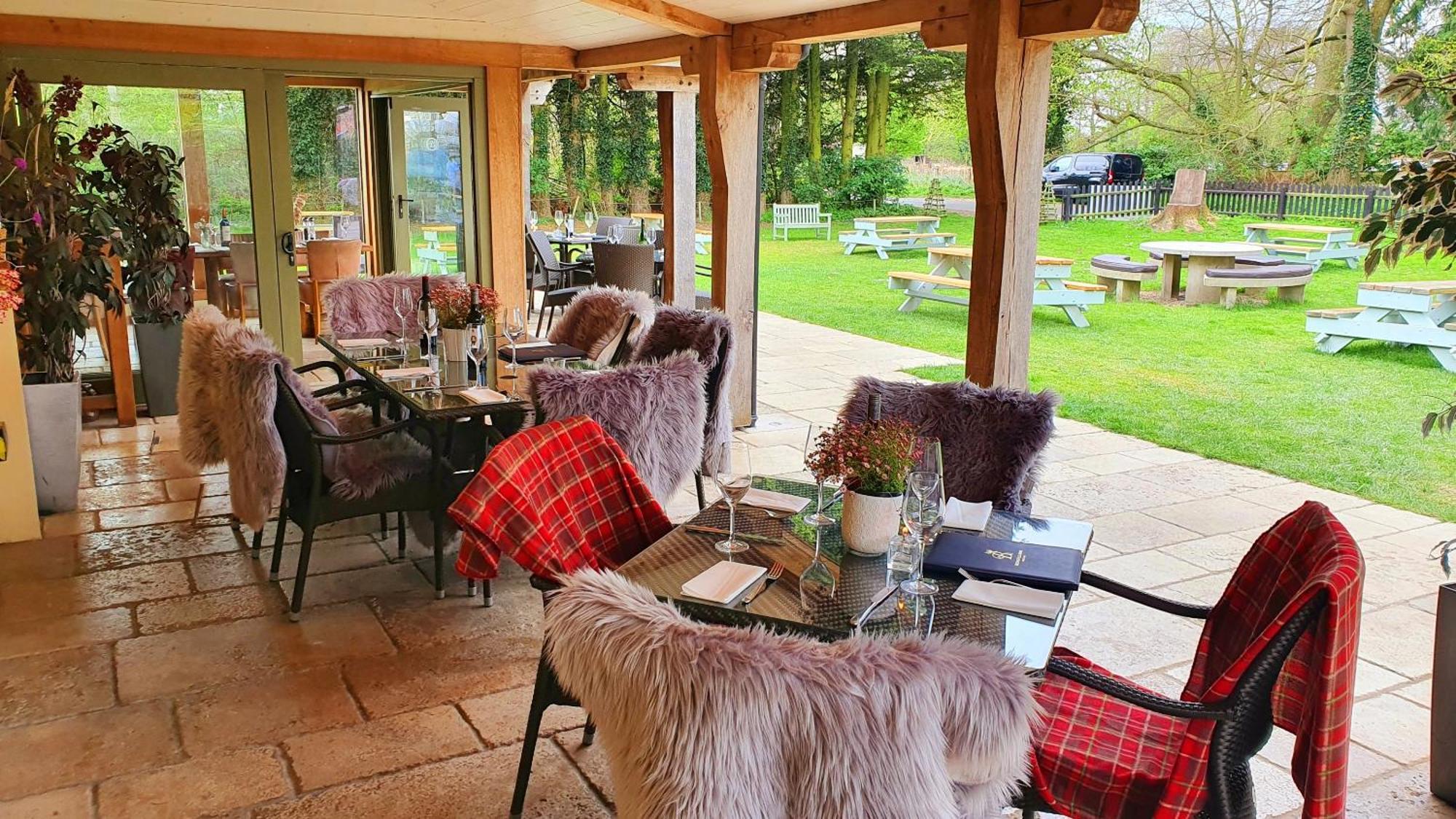 The Bedingfeld Arms Hotel Oxborough ภายนอก รูปภาพ