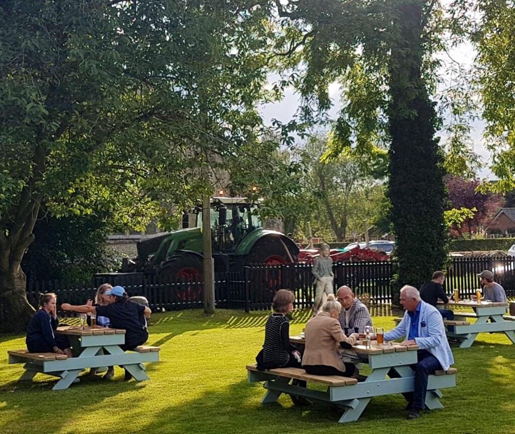 The Bedingfeld Arms Hotel Oxborough ภายนอก รูปภาพ