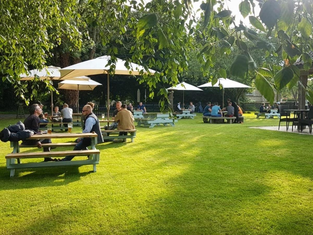The Bedingfeld Arms Hotel Oxborough ภายนอก รูปภาพ